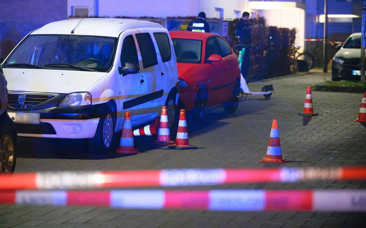 Männer nahe Veranstaltungshalle in Köln angeschossen