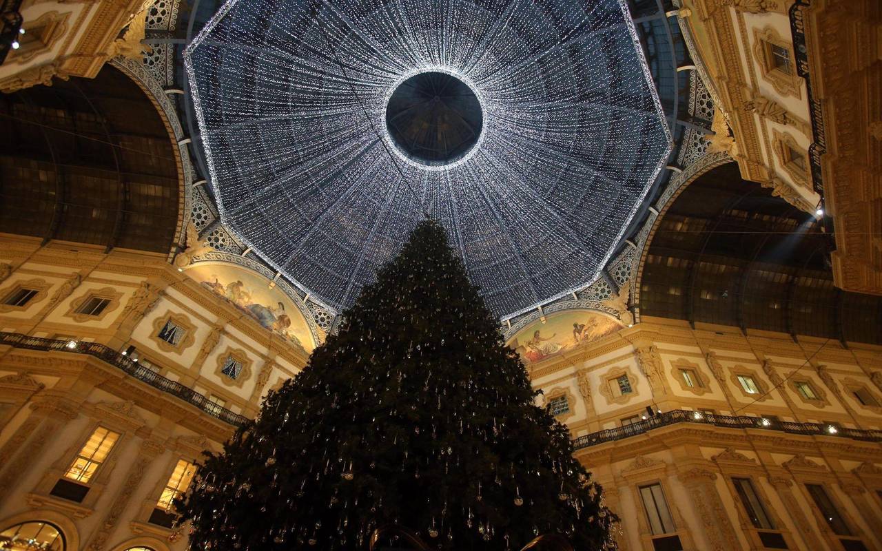 Christmas decoration in Milan