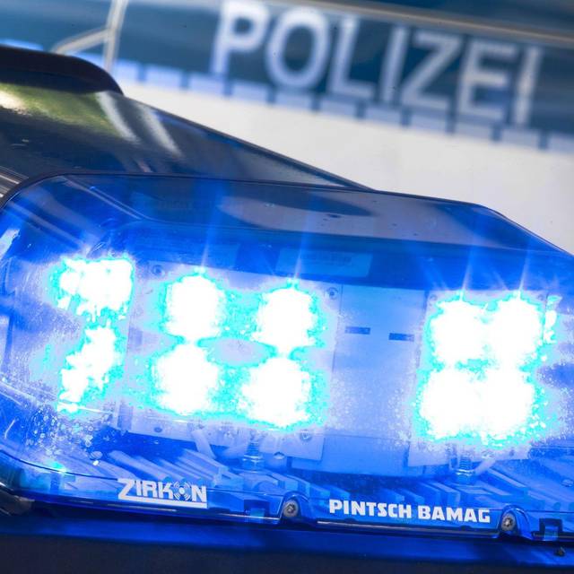 Achtjähriges Mädchen mit Messer verletzt - Täter flüchtig