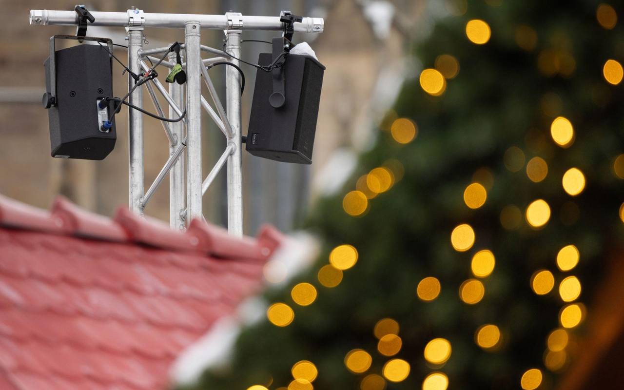 Lautsprecher auf dem Weihnachtsmarkt