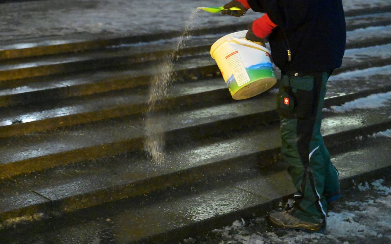 Auf Schnee folgt Eis - Gefahr auf glatten Straßen