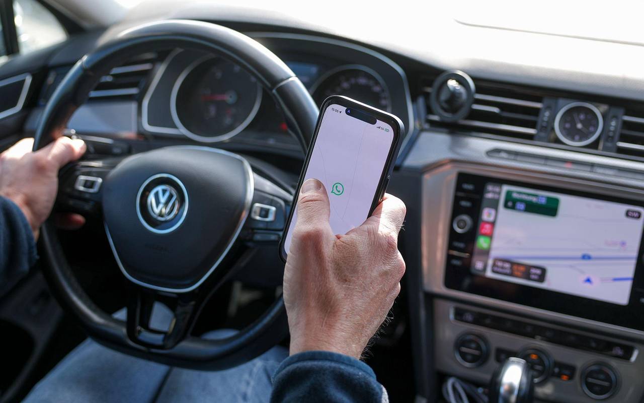 Illustration - Smartphone-Nutzung am Steuer