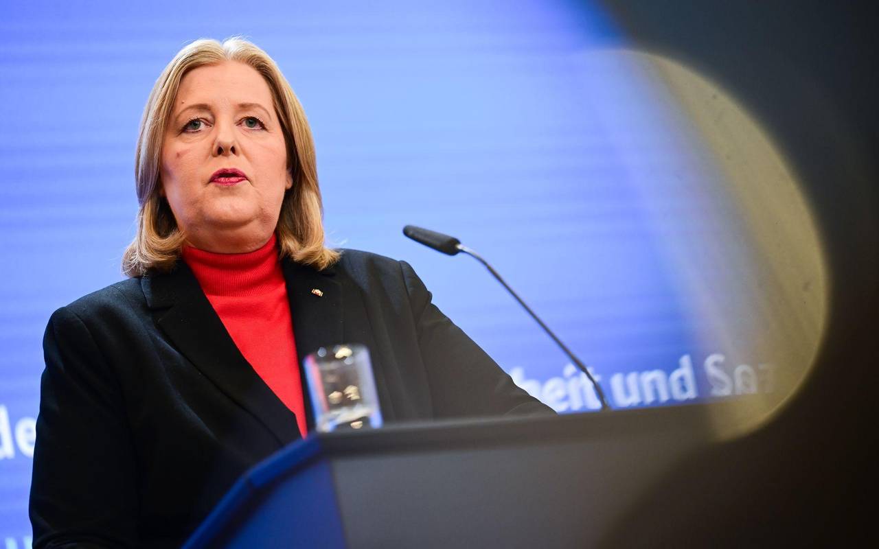 Übergabe Bericht der Kommission zur Sozialstaatsreform