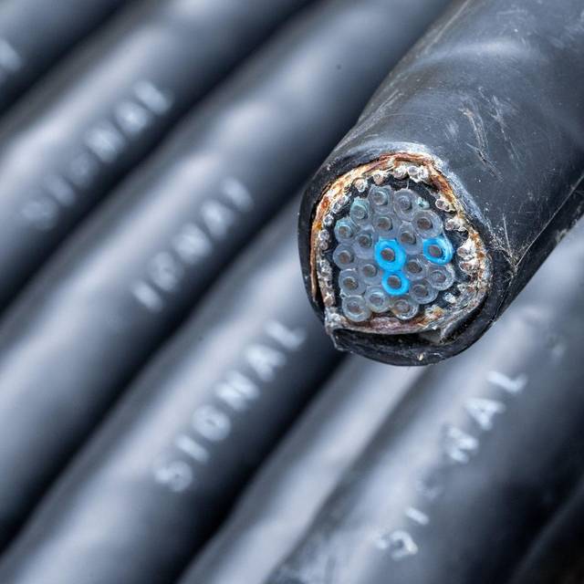 Kabel beschädigt, Bahnverkehr gestört