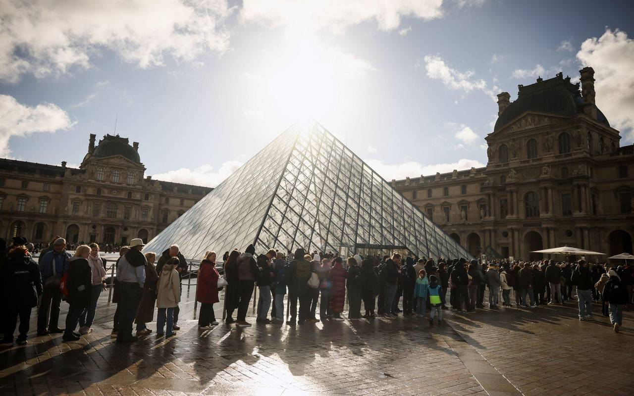 Razzia nach Millionenbetrug mit falschen Tickets im Louvre