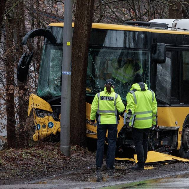 Zwölf Verletzt bei Busunfall in Berlin