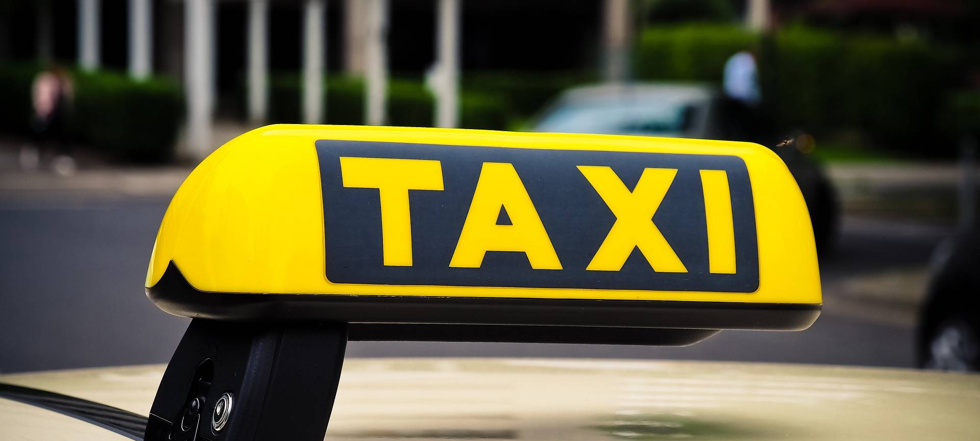 Nach Angriff auf Taxifahrerin Tatverdächtiger ermittelt