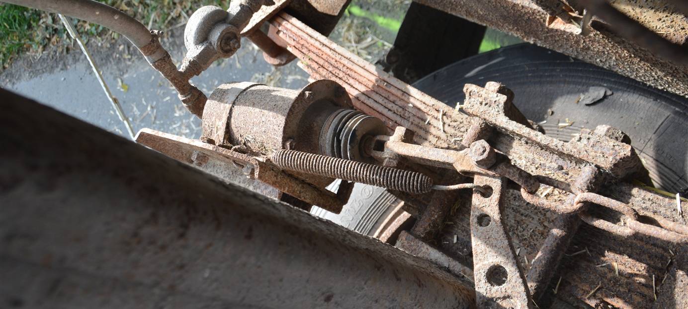 Hoher Sachschaden bei Unfall mit mangelhaftem Anhänger