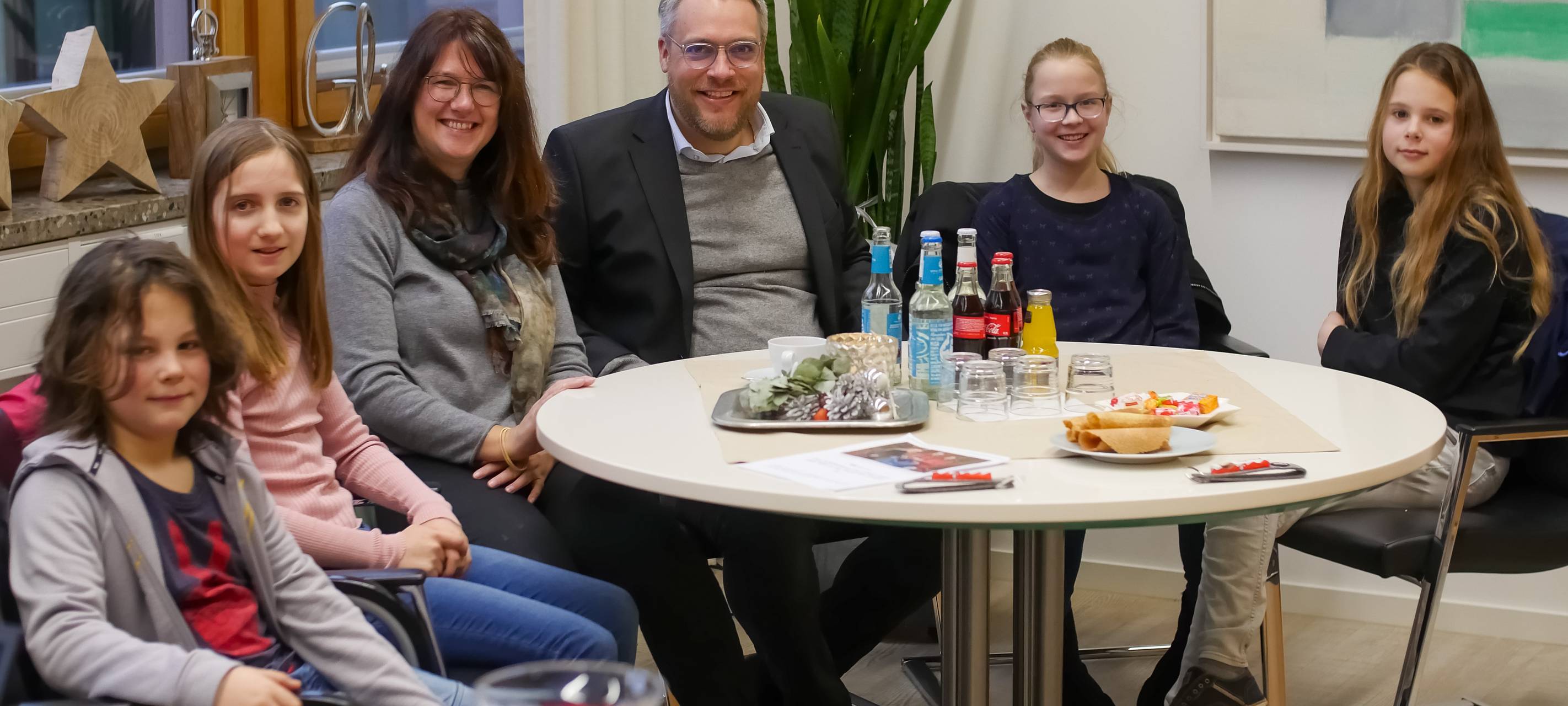 Bürgermeisterin lobt Einsatz von drei Schülerinnen