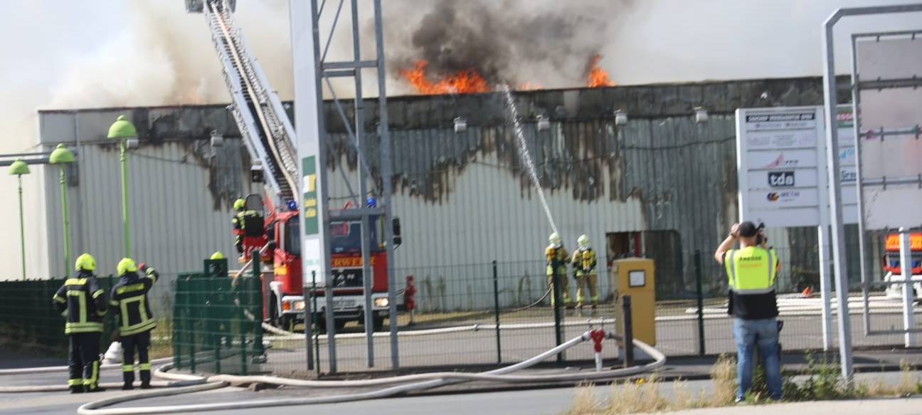 Feuer in Gronauer Roller-Lagerhalle