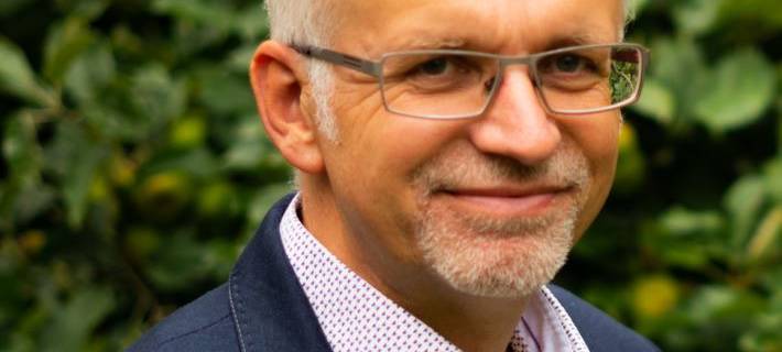 Knapper Vorsprung von parteilosem Stödtke