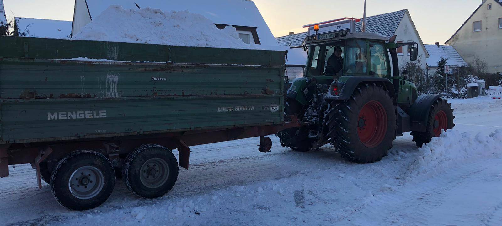 Landwirte unterstützen Winterdienst in Borkens Wohngebieten