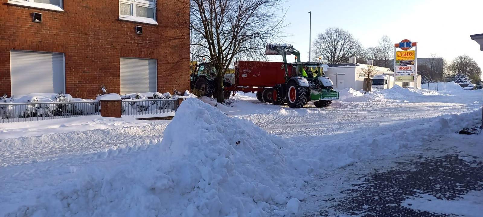 Landwirte unterstützen Winterdienst in Borkens Wohngebieten