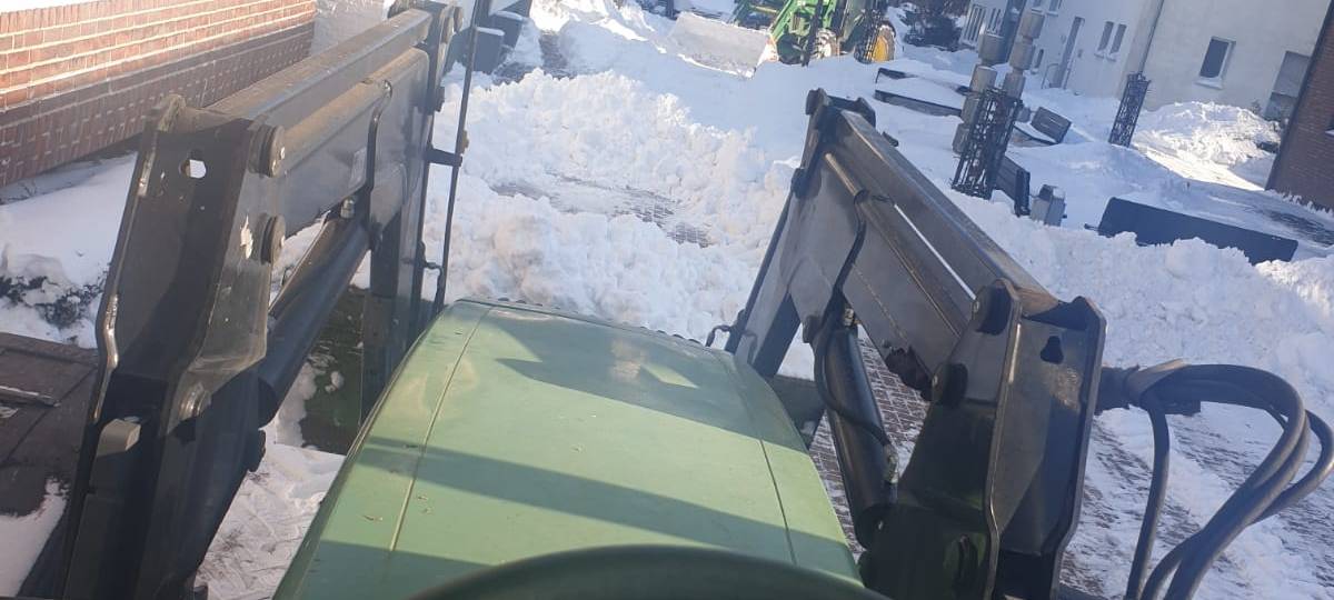 Landwirte unterstützen Winterdienst in Borkens Wohngebieten