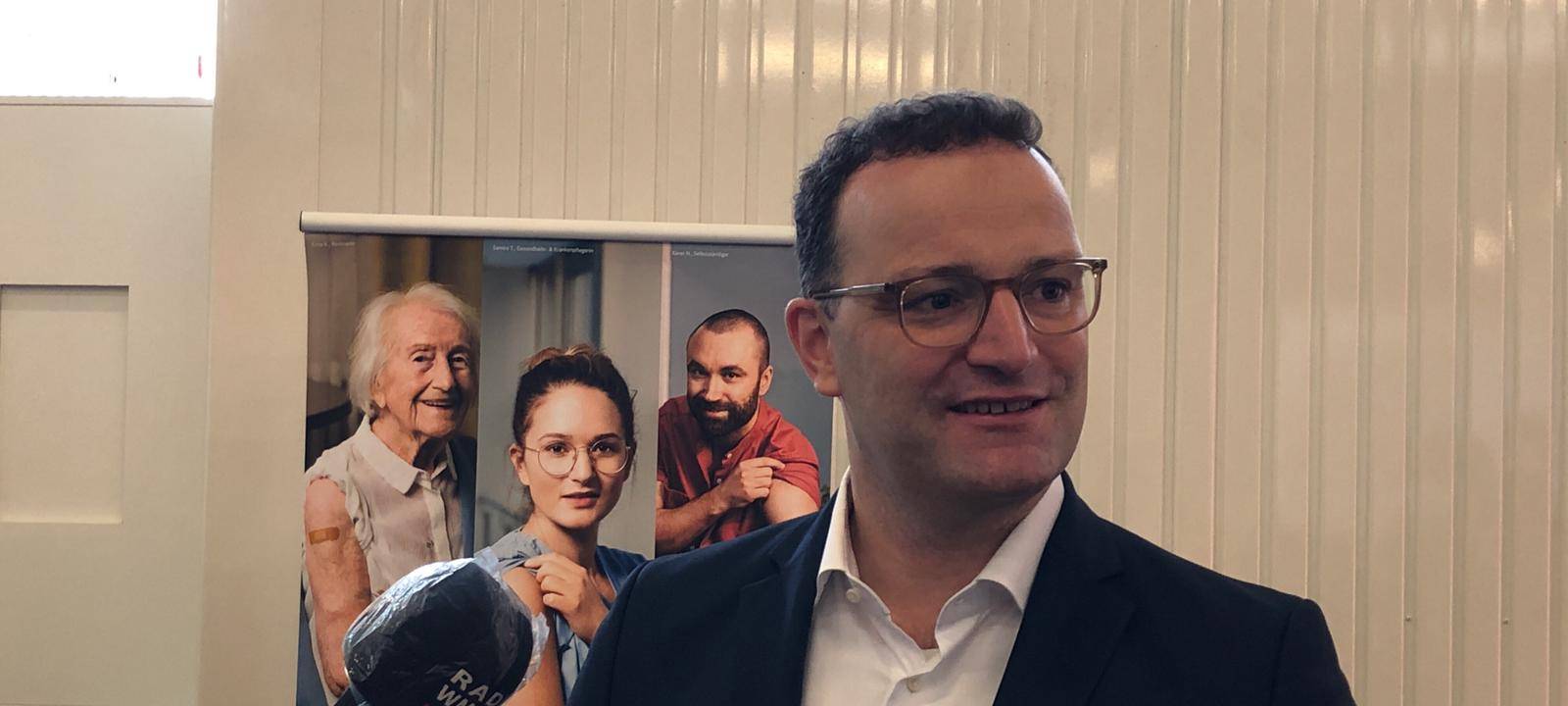 Heimspiel für Jens Spahn - Gesundheitsminister aus Ottenstein besucht Impfzentrum Nordvelen