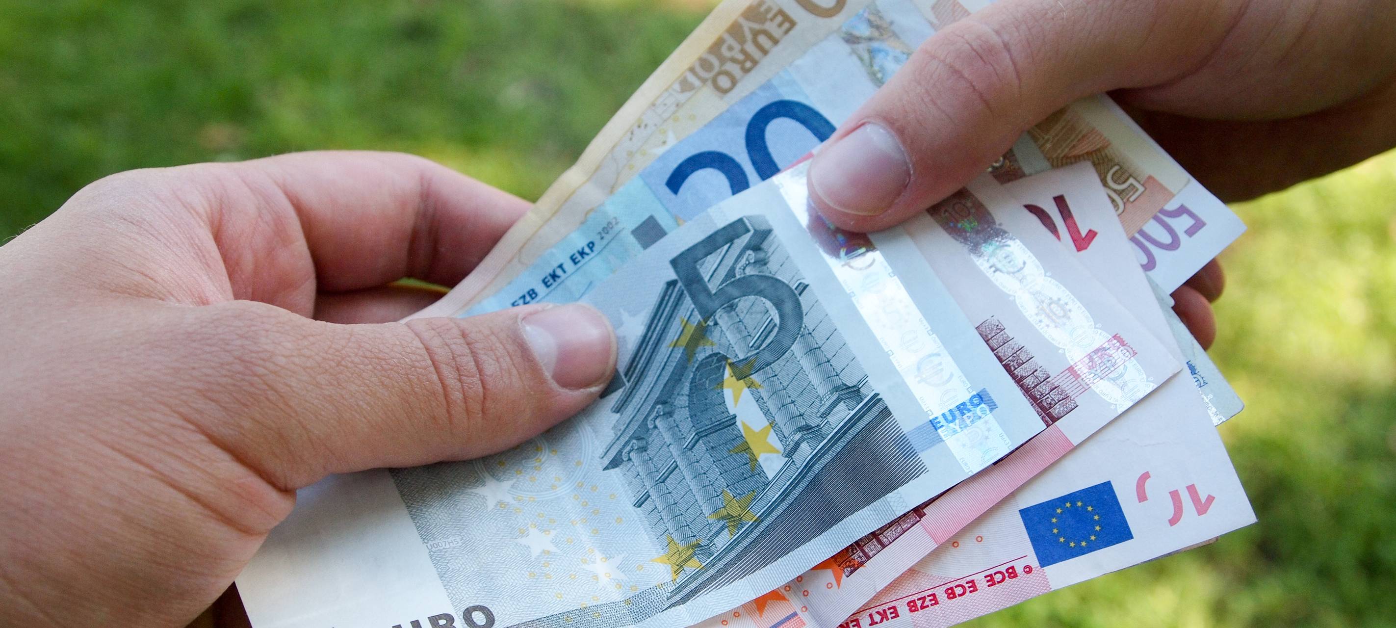 Bargeld oder Karte? Wie zahlt Ihr?