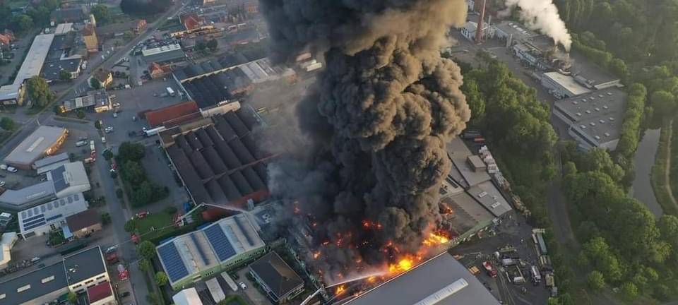 Auf Tagschicht folgt die Nachtschicht - Großbrand in Vreden noch immer nicht erledigt