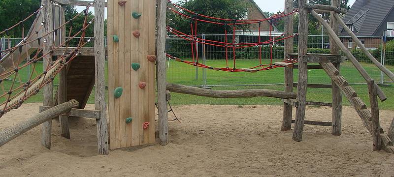 Mengen an Glasscherben auf Ahauser Spielplatz
