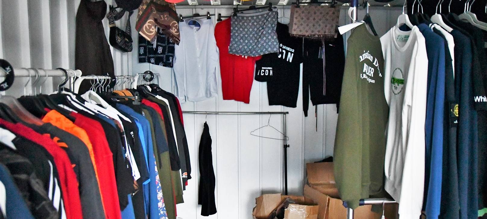 Plagiat-Verkauf in Legdener Garage