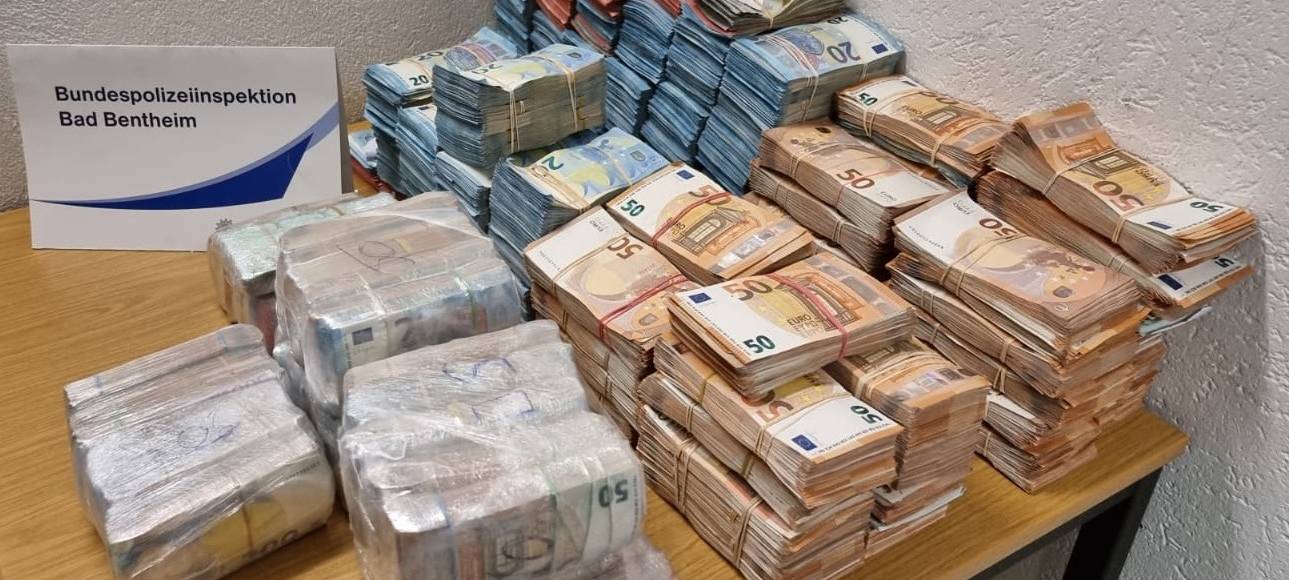 Bundespolizei stellt eine Million Euro Bargeld sicher