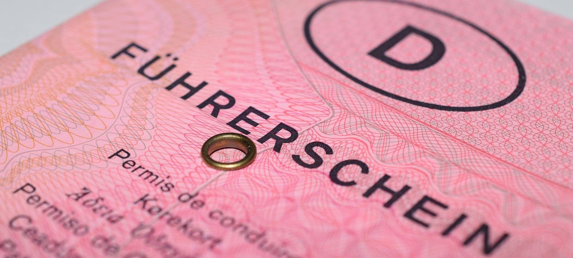 Prüfungsnot bei Fahrschulen
