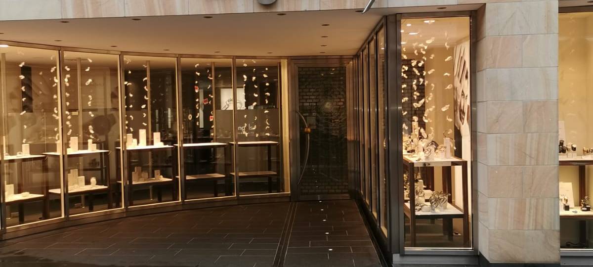 Taucher suchen nach Beweisen nach Juwelierüberfall in Ahaus
