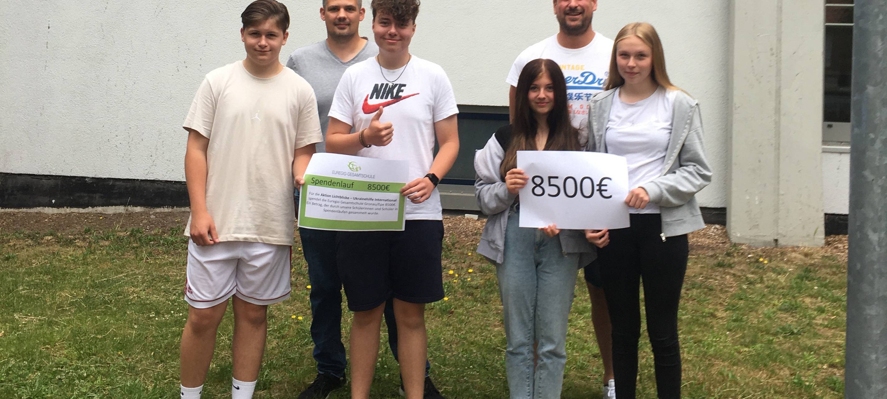 Lichtblicke: Euregio-Gesamtschule Epe spendet 8500 Euro
