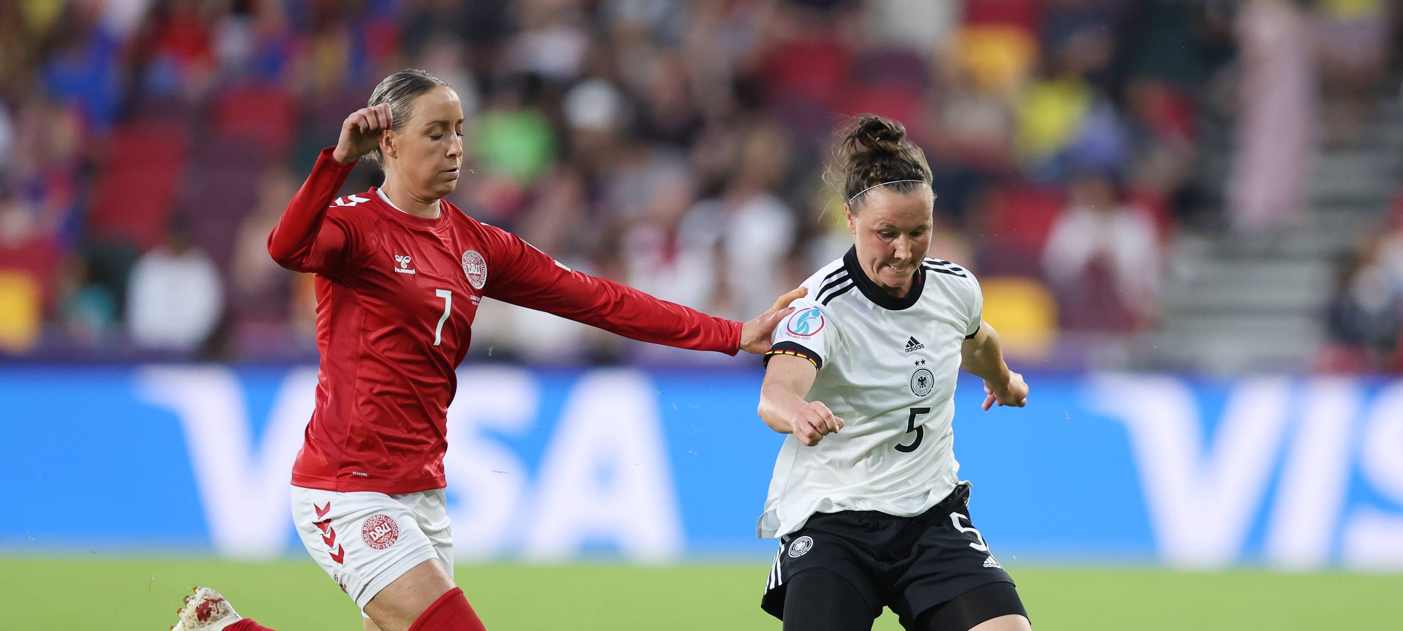 Frauen Fußball EM: Marina Hegering aus Lowick steht mit der DFB Elf im Viertelfinale