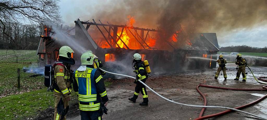 Ammeloer Feuerwehr hilft bei niederländischen Nachbarn