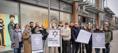 Plakate erinnern an die Opfer des Nationalsozialismus