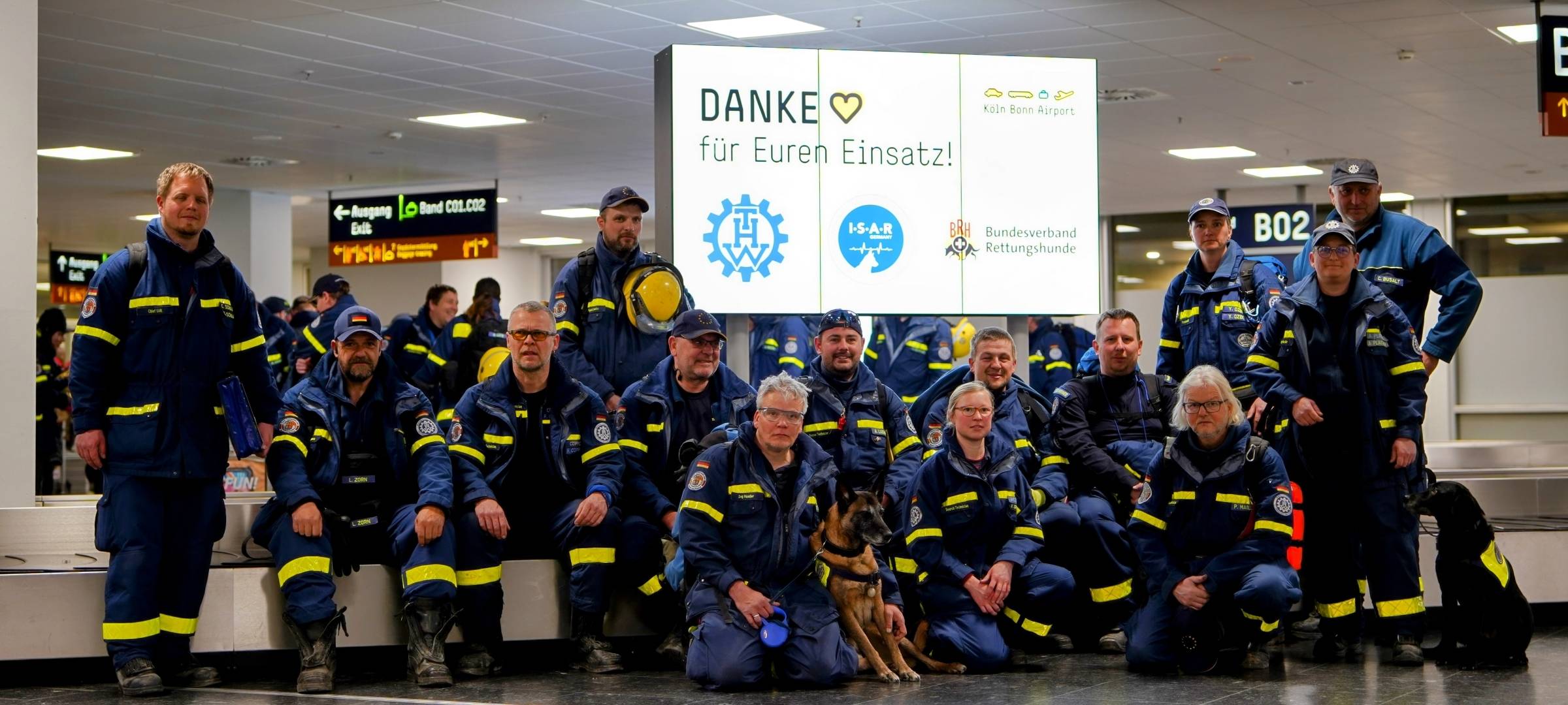 Rückkehr von Hilfstrupps aus dem Erdbebengebiet