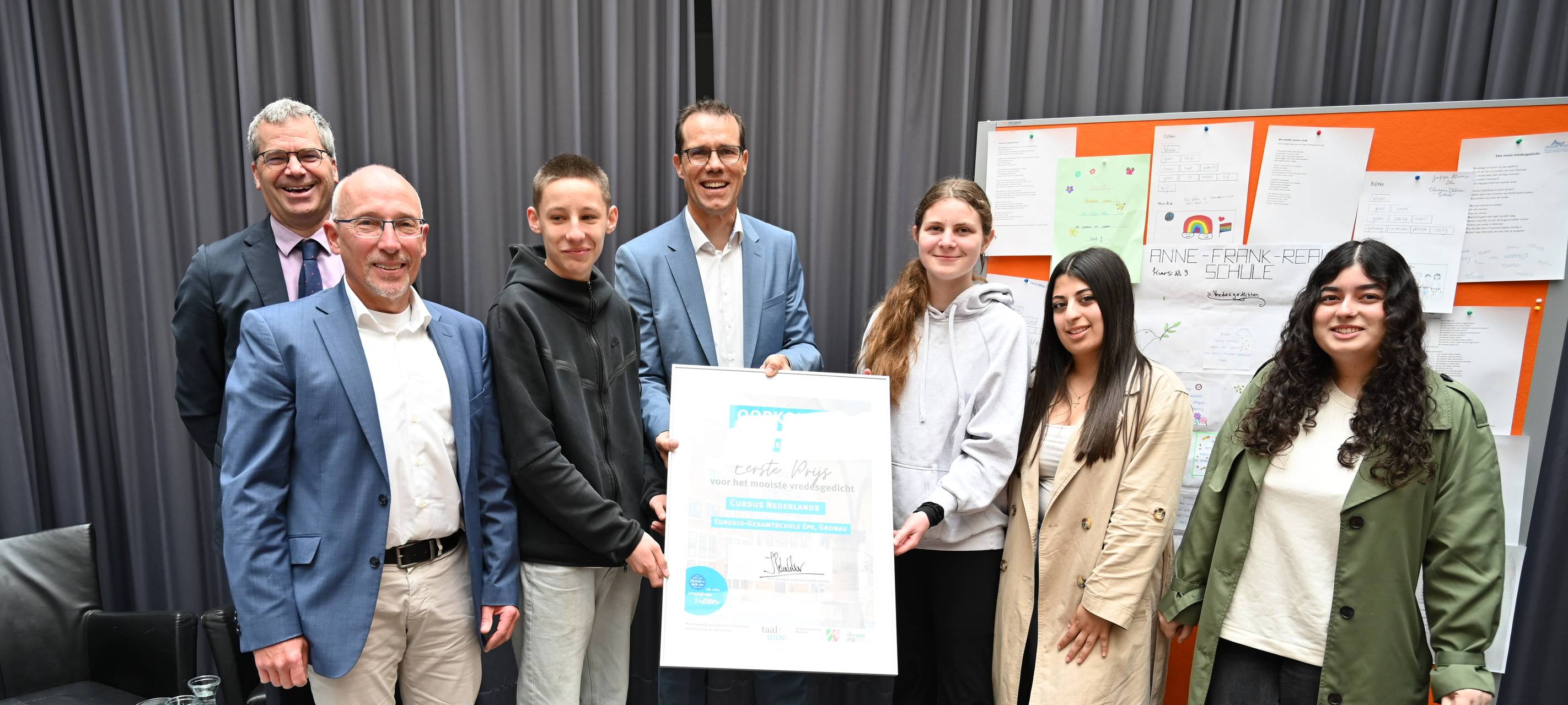 Friedensgedichte von Schulen ausgezeichnet