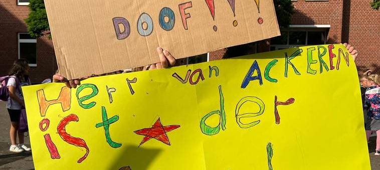 Protestaktion gegen Lehrerabordnung