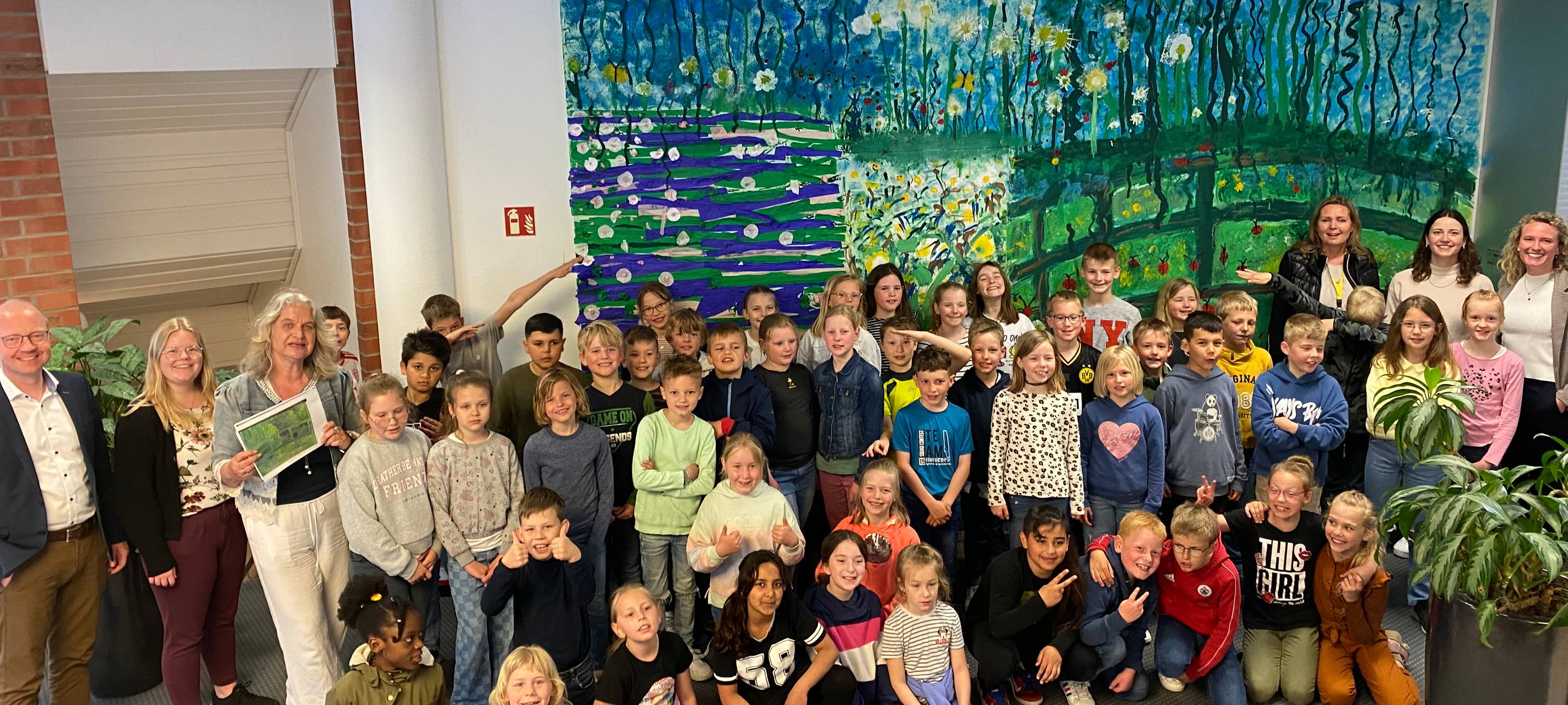 Schüler verschönern Volksbank Filiale in Alstätte