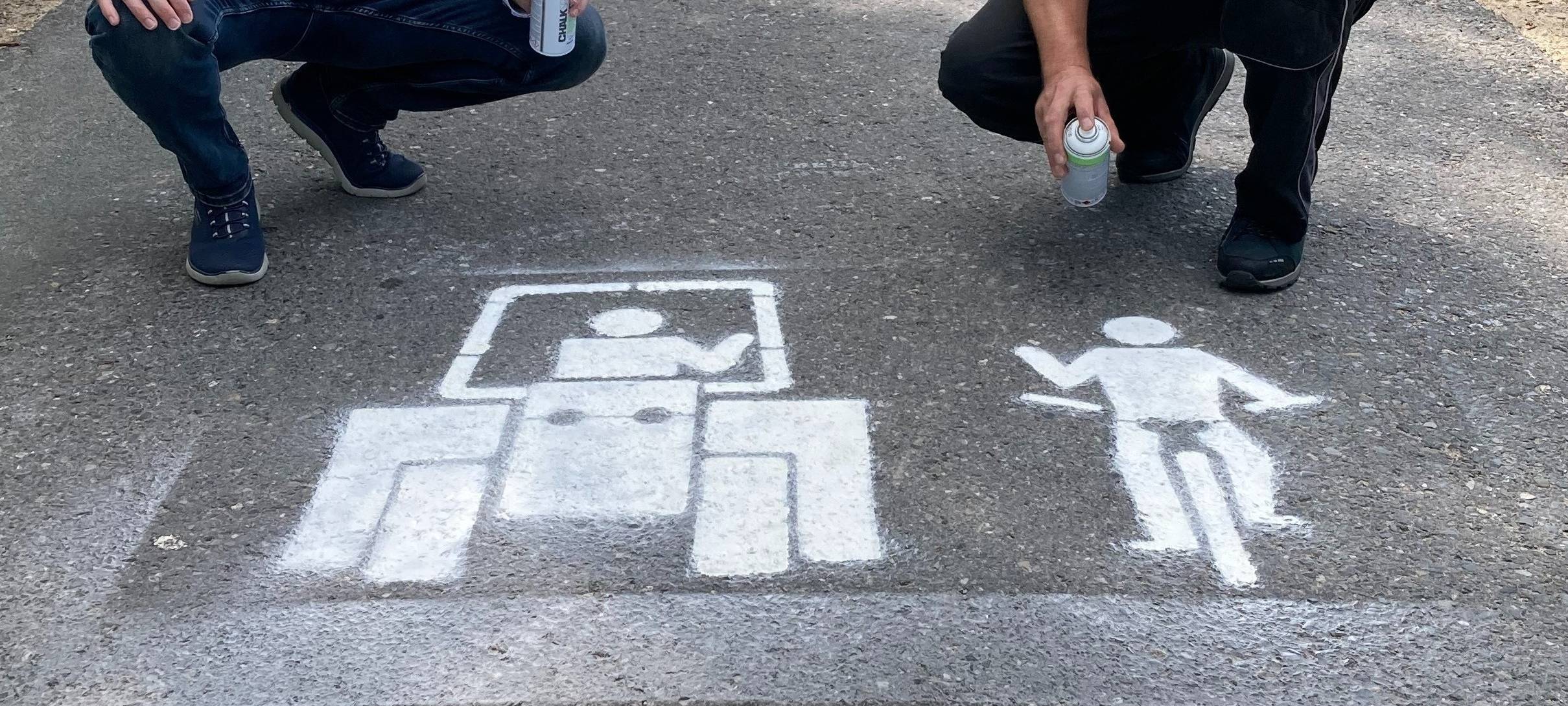 Erste Sprühaktion auf Gronauer Wirtschaftsweg