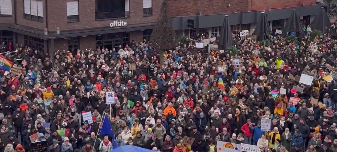 2000 Vredener bei Demo