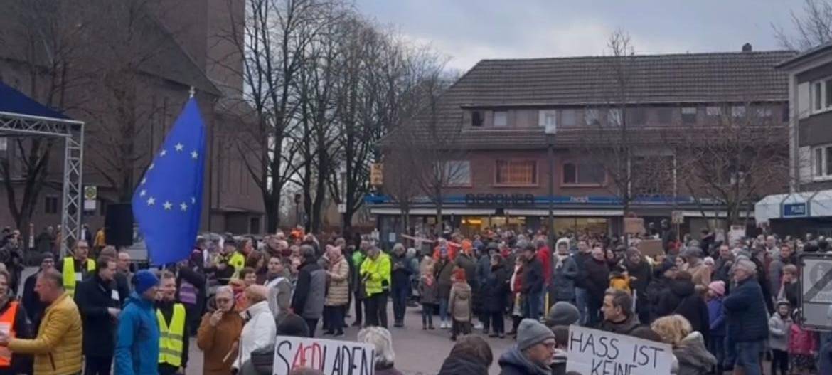 2000 Vredener bei Demo