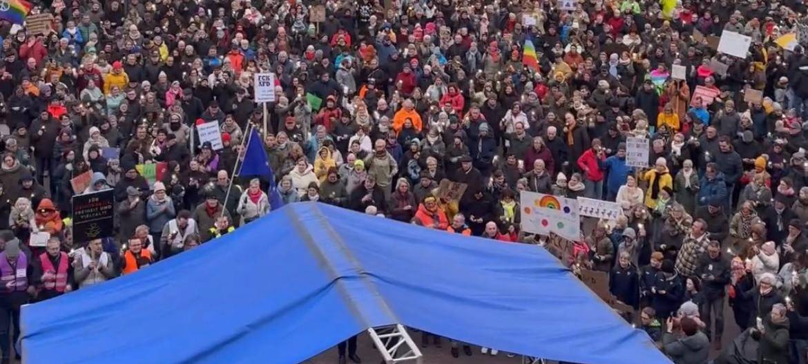 2000 Vredener bei Demo