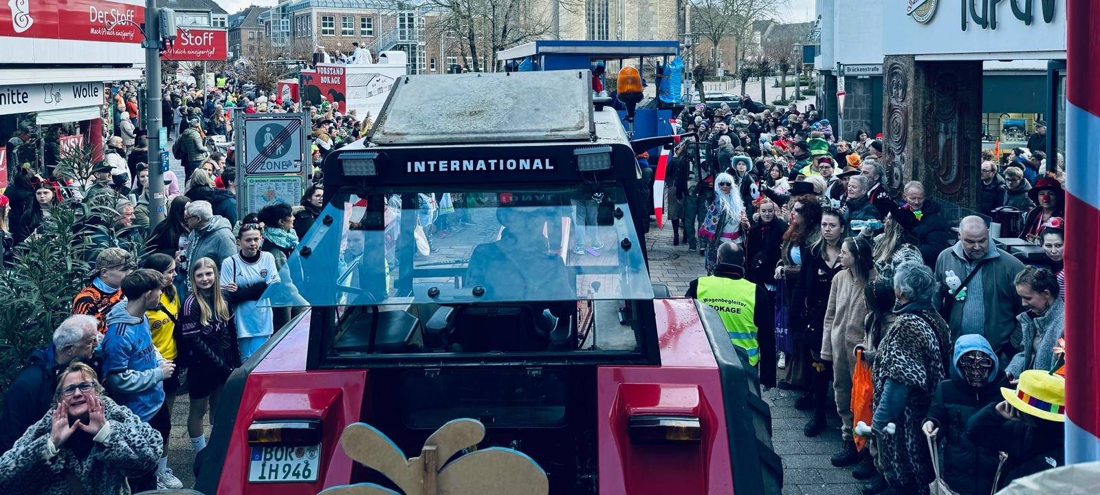 Viele Helfer bei Kanrevalsumzügen im Kreis