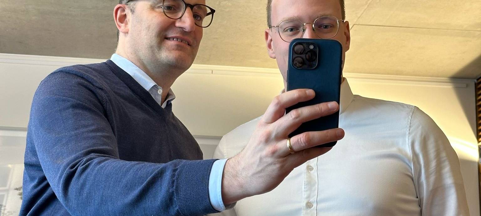 Jens Spahn trifft sich selbst