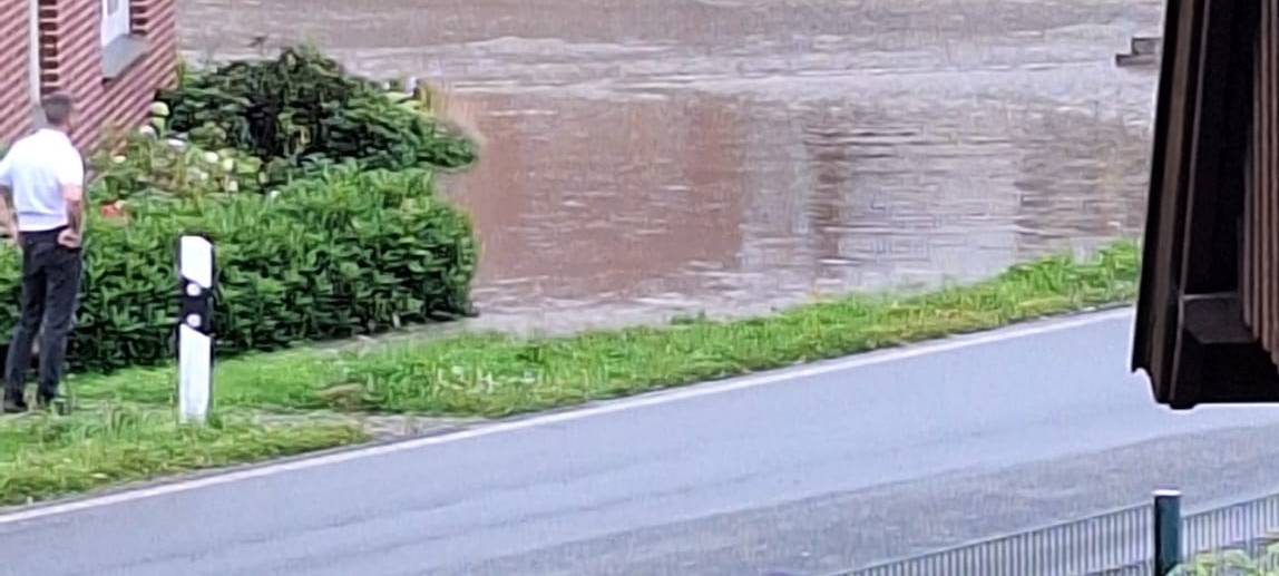 Straßen in Asbeck unter Wasser