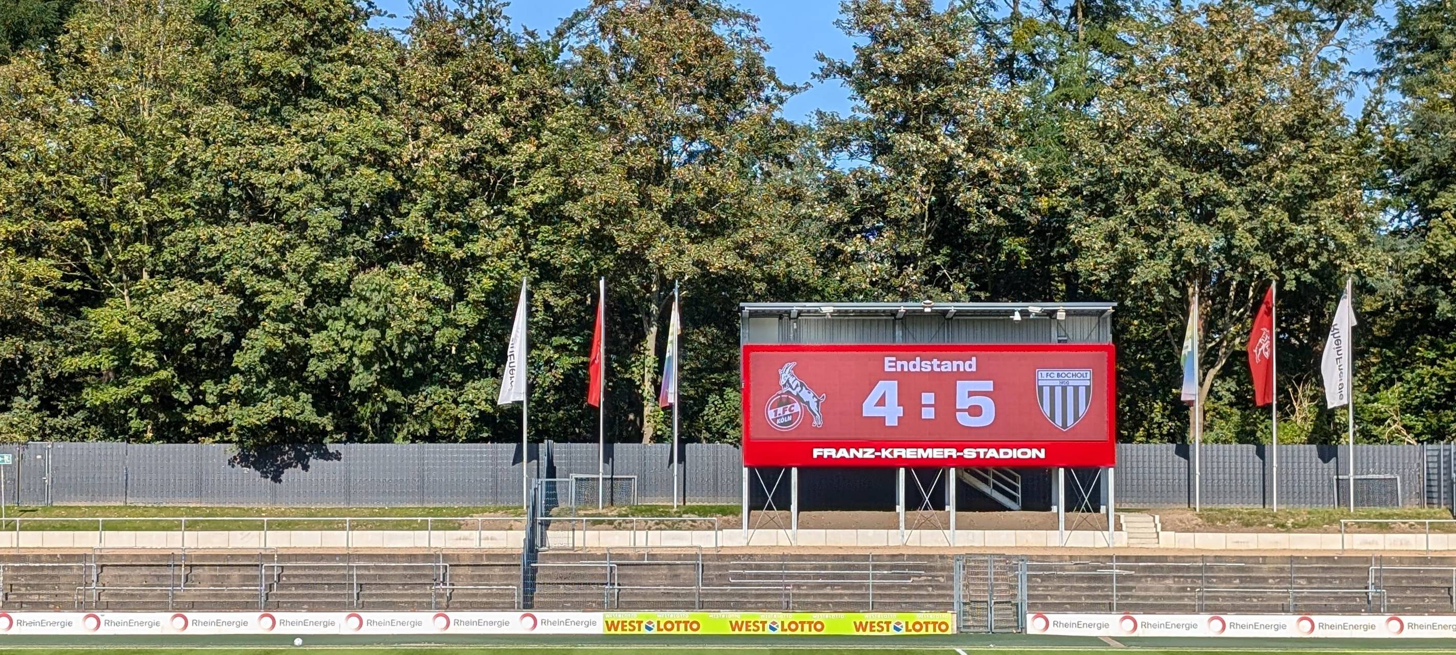 9 Tore und ein Platzverweis - Bocholt gewinnt verrücktes Spiel in Köln