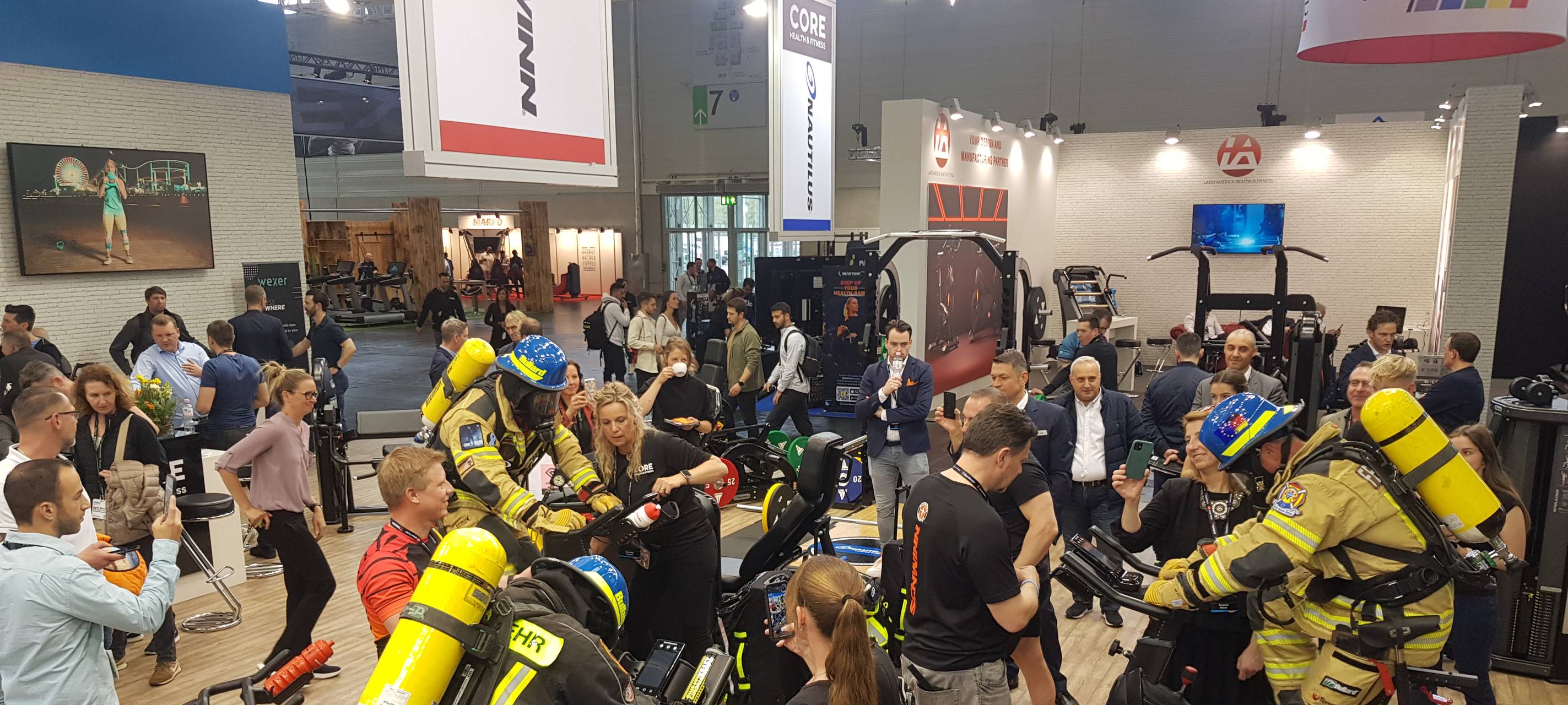 Gronauer Blaulichtfamilie radelt für die Aktion Lichtblicke