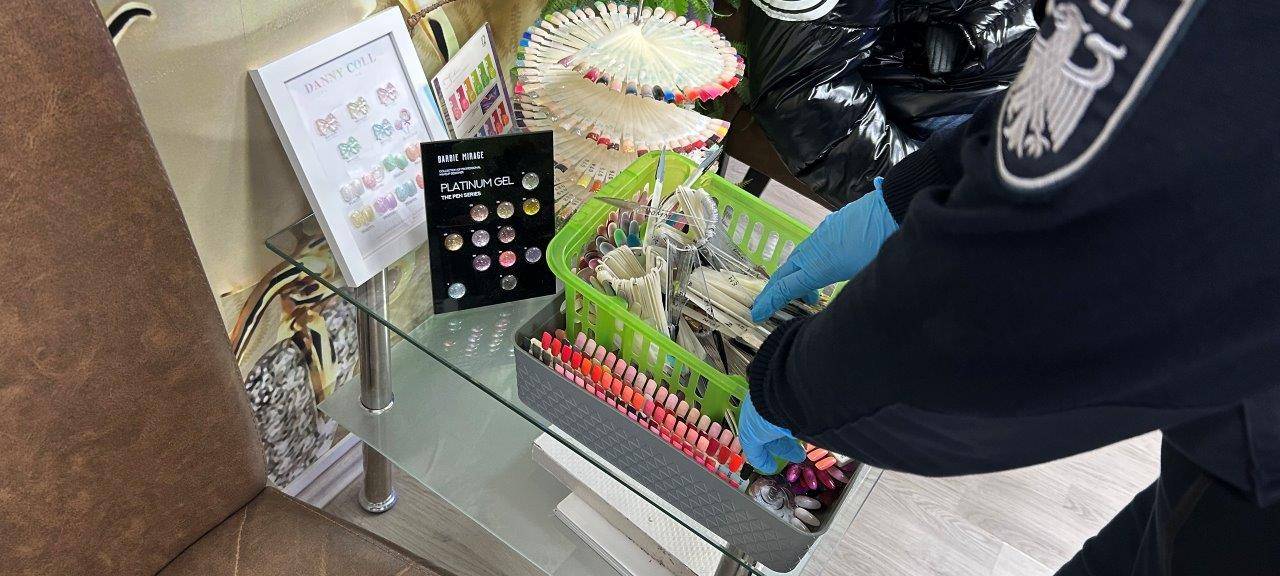 Zoll durchsucht Nagelstudio in Bocholt