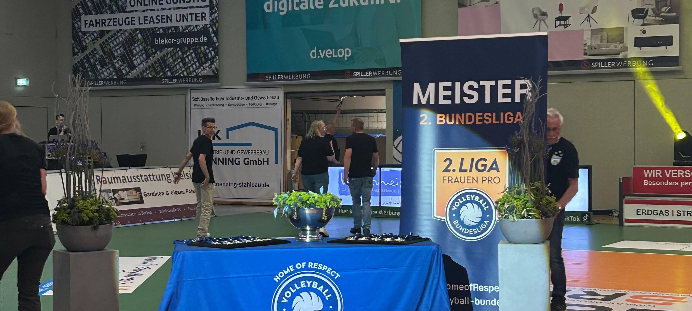 Skurios Volleys Borken feiern Meisterschaft und Aufstieg