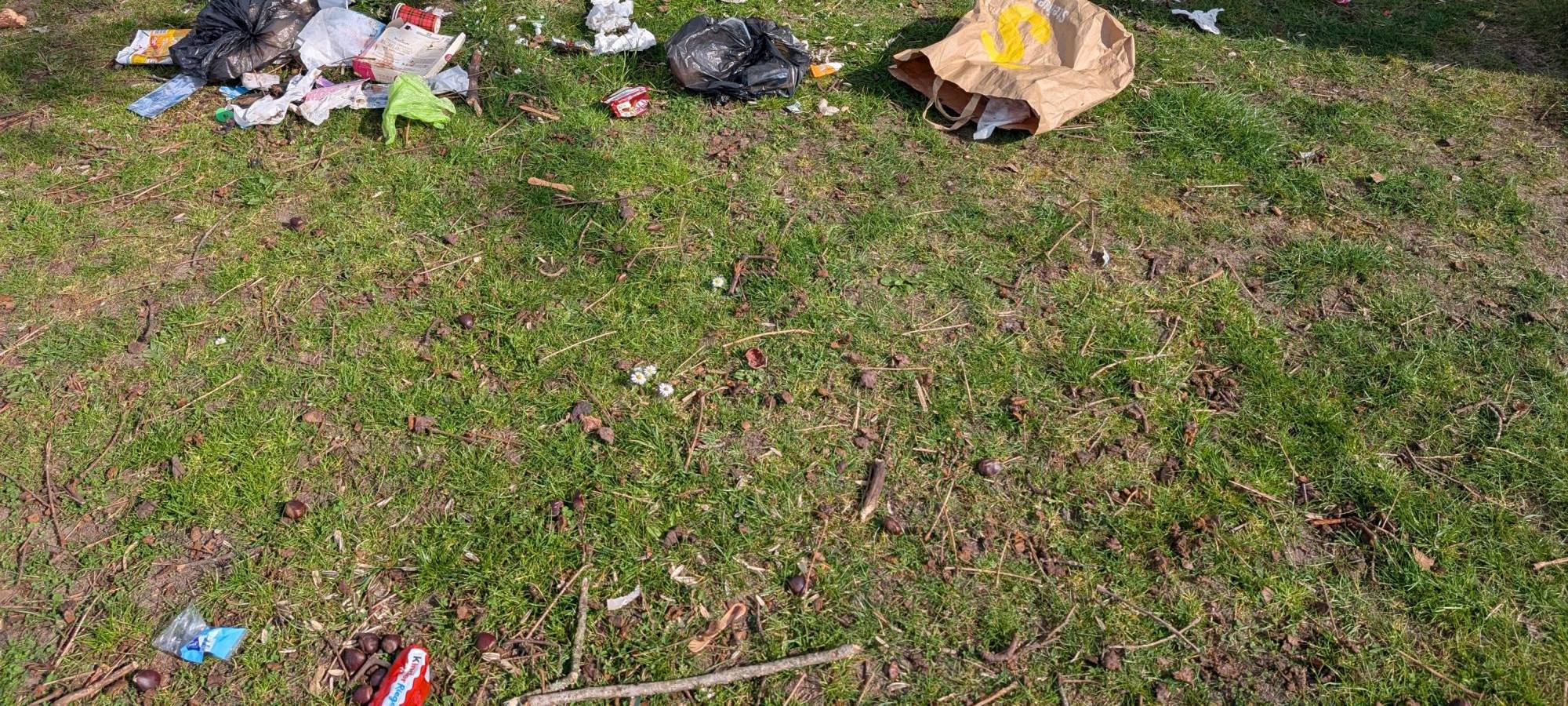 Überfüllte Mülleimer auf Gronauer Spielplätzen