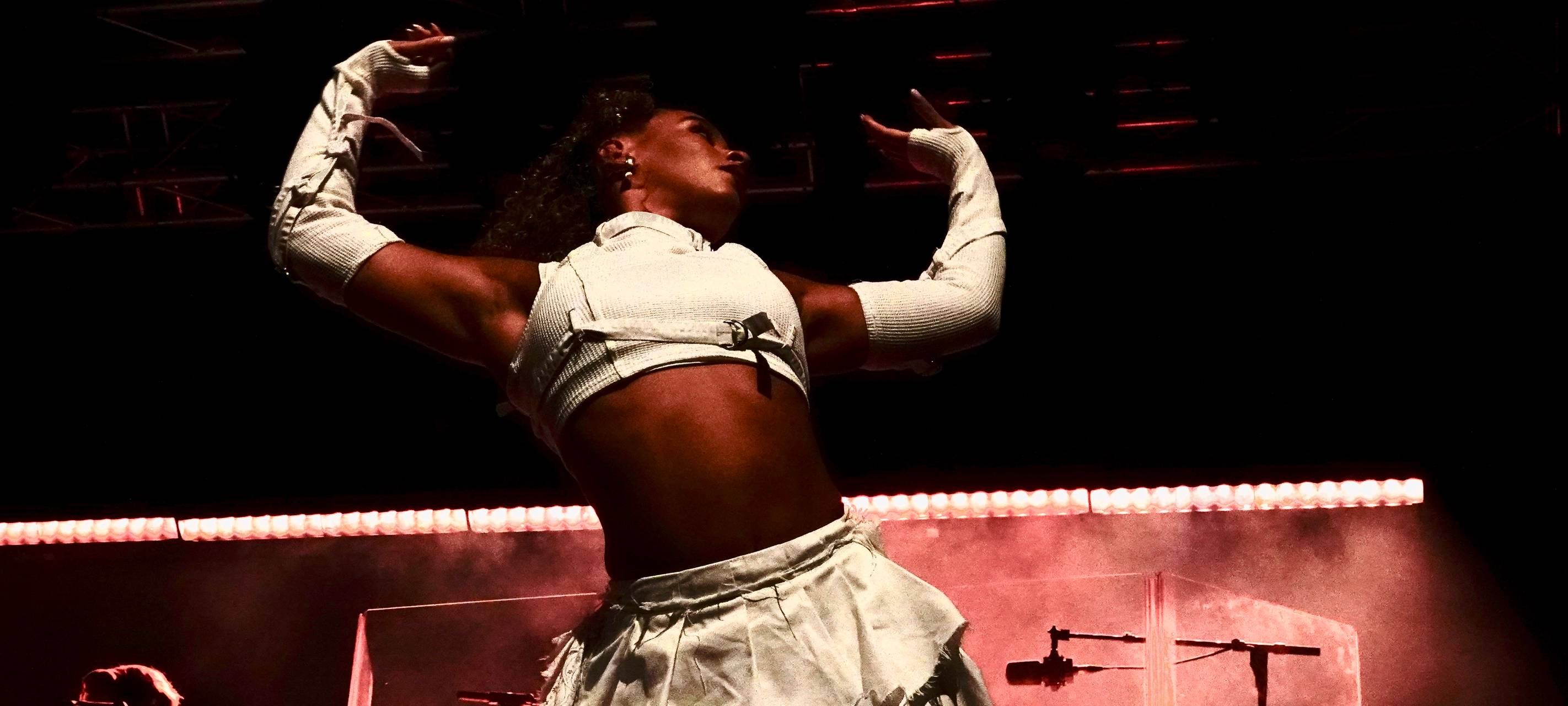 Leony beim Zeltfestival Ruhr mit ihrem Live-Auftritt vor Publikum.