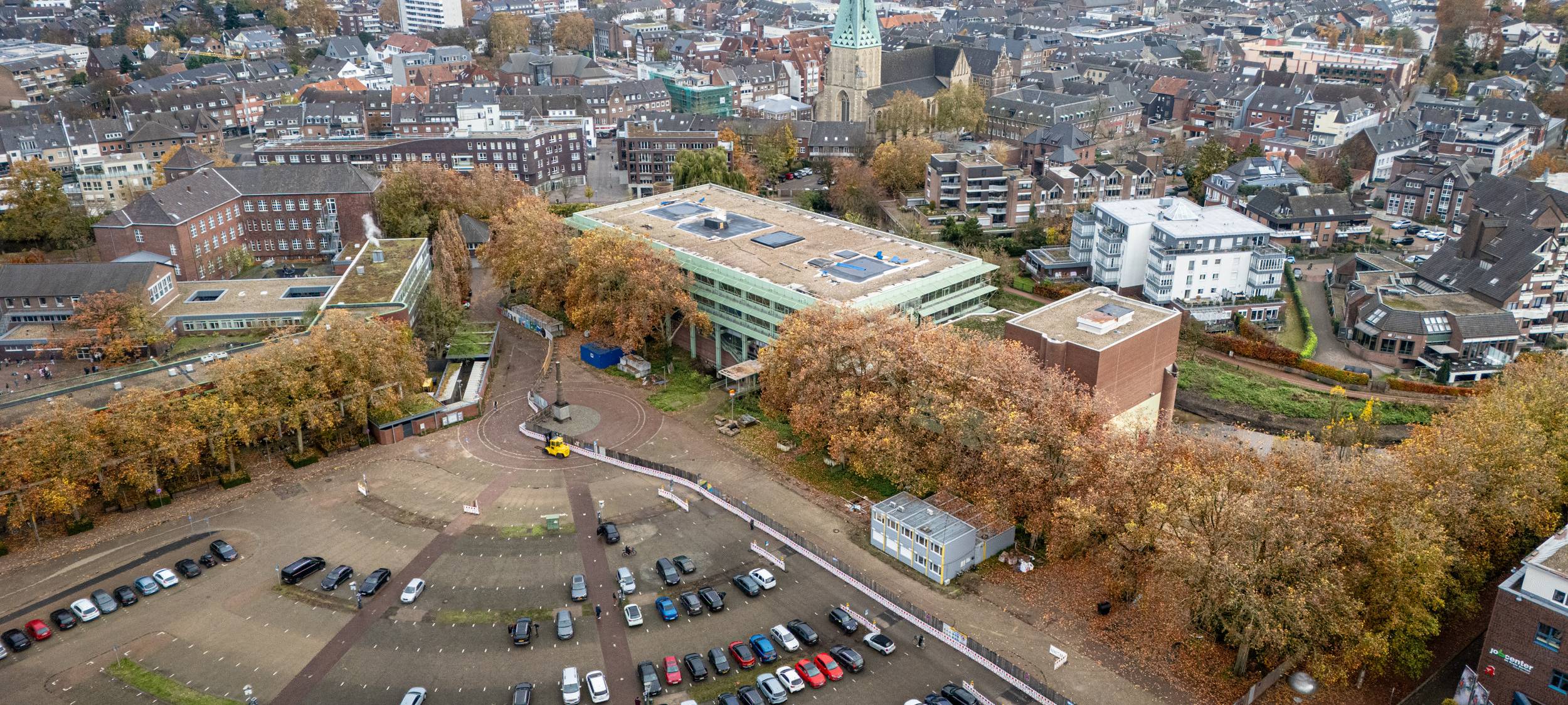 Großer Kran für Ratshausanierung in Bocholt