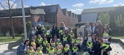 Stadt Borken stellt Warnwesten für Tageskinder bereit