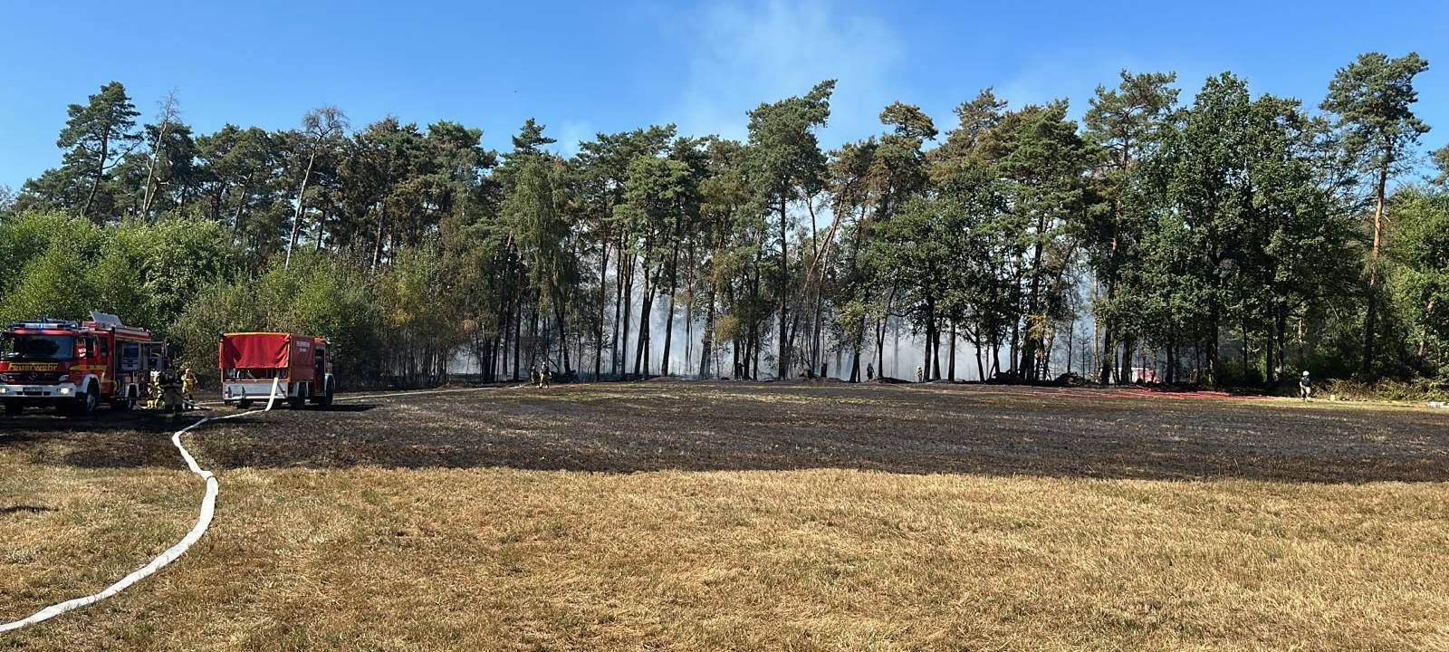 Nachlöscharbeiten bei Flächenbrand in Hoxfeld/Rhedebrügge